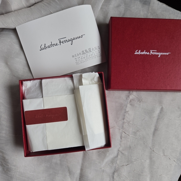 Salvatore Ferragamo Heart Metallic Red Leather Coin Purse - Picture 8 of 10